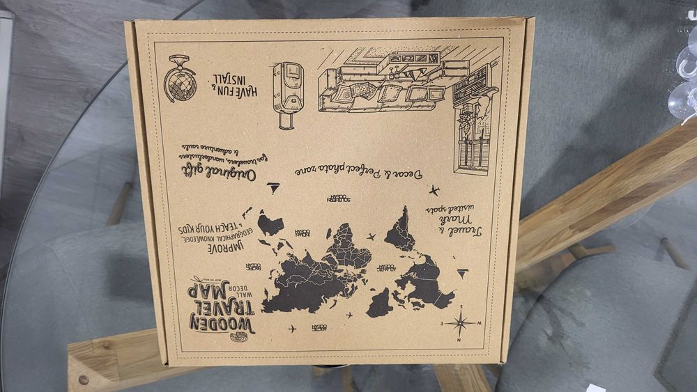 Mapa mundo NOVO na caixa 3D em madeira