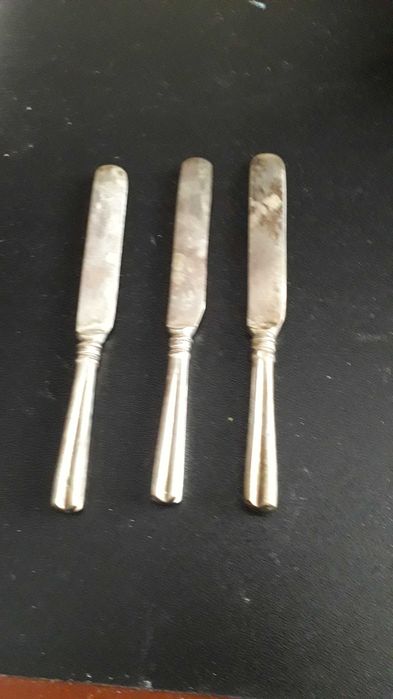 Facas de manteiga em metal