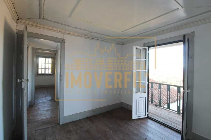 Moradia com Excelente Logradouro.