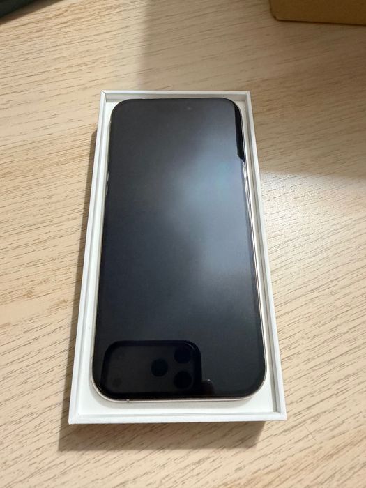 iPhone 15 pro Stan idealny 90% baterii + nevox carbon case