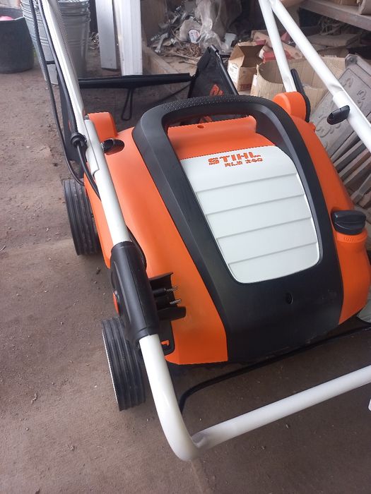 Оренда аератор-скарифікатор.