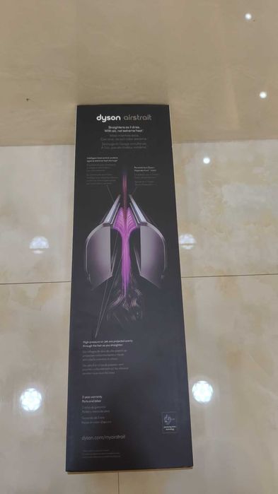Nowa aeroprostownica Dyson Airstrait