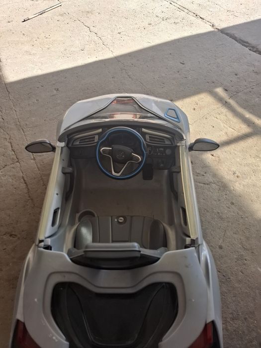 samochód elektryczny bmw i8