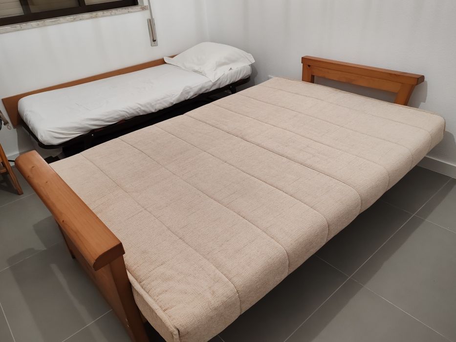 Sofá cama 3 lugares com gavetão.