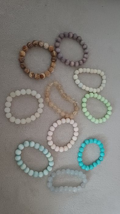 Bransoletki z kamienia