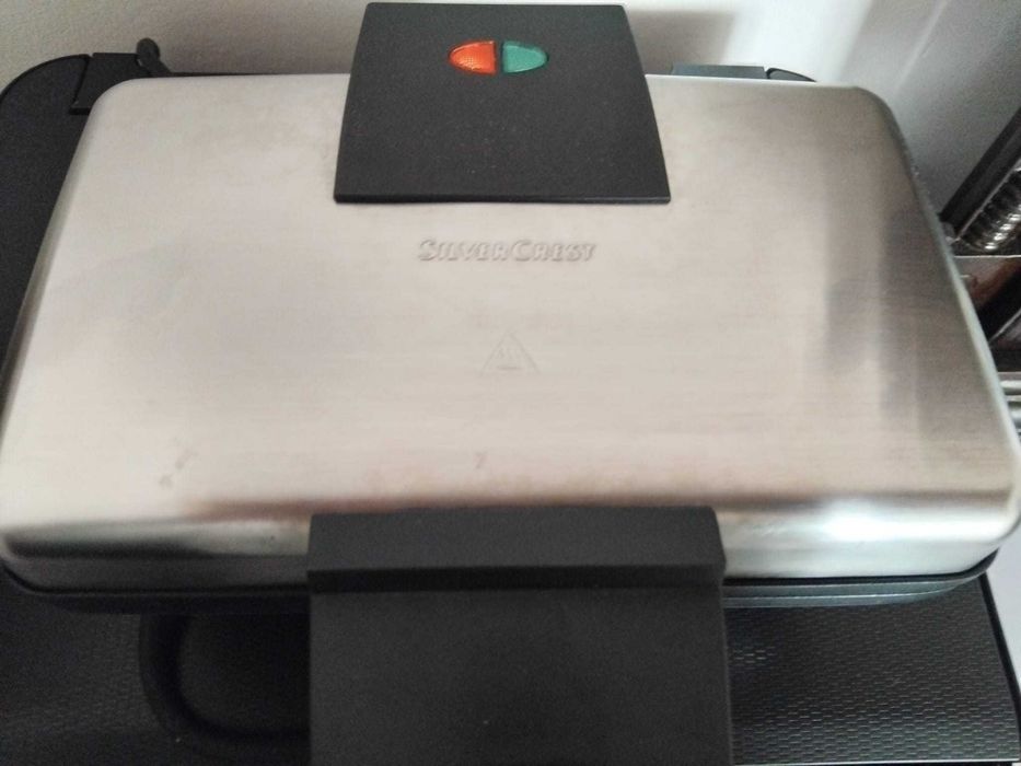 Máquina Waffles Silvercrest 1000W com livro receitas e manual em caixa