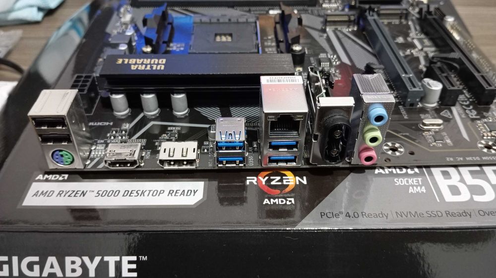 Placa mãe Gigabyte B550M DS3H AC R2 - Socket AM4 para AMD Ryzen