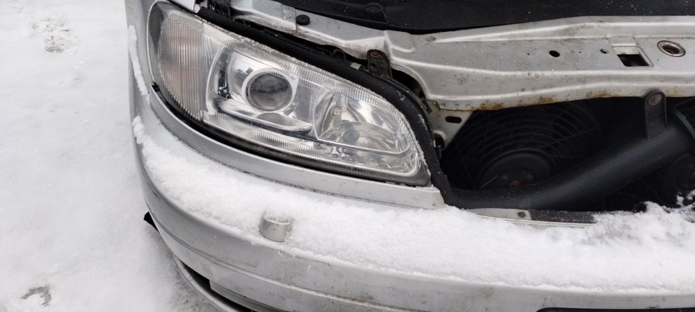 Opel omega c  2.5 reflektor lampa przód przednia soczewka xenon