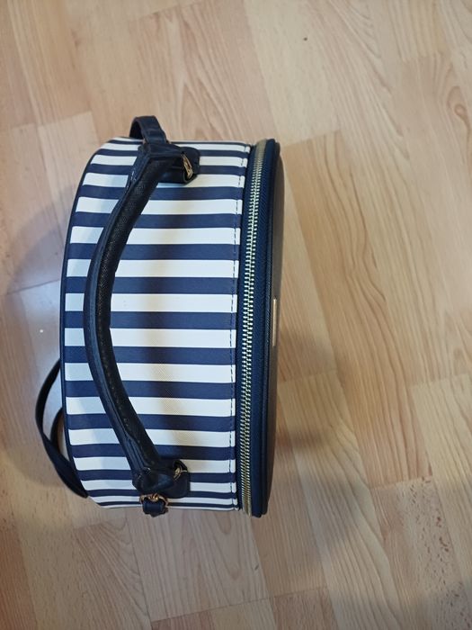 Podrozny kuferek  na kosmetyki