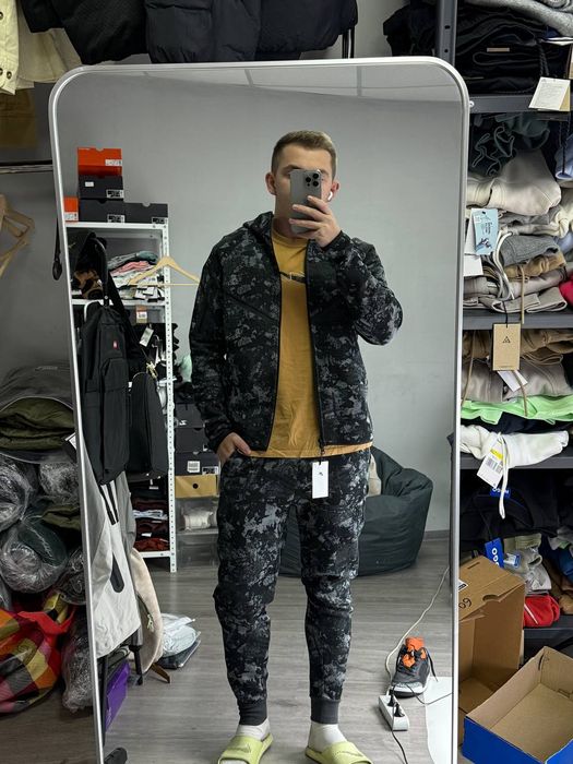 Остання! Розмір M - Костюм Nike Tech Fleece Black/Grey