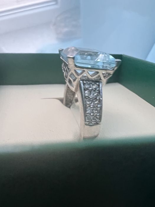 Серебряное кольцо с топазом