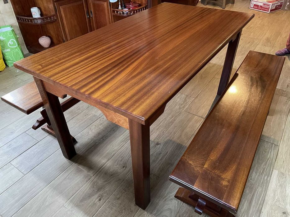 Mesa de jantar em madeira maciça64575348296450121