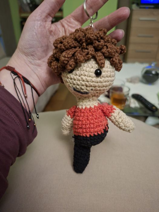 Ręcznie wykonany breloczek Li – 15 cm, One Direction, amigurumi