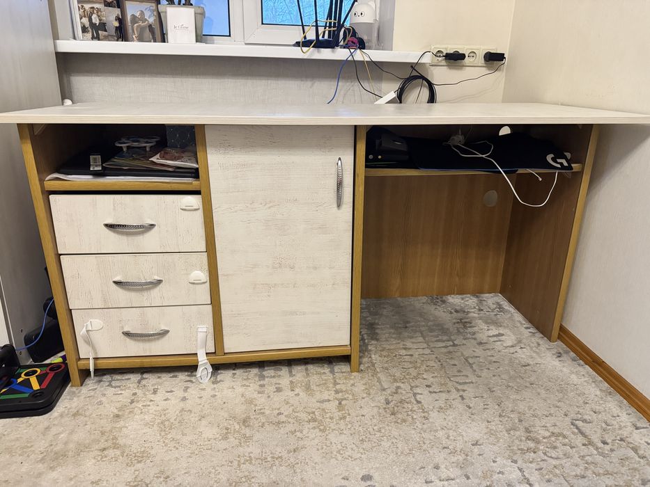 Стіл письмовий , компютерний