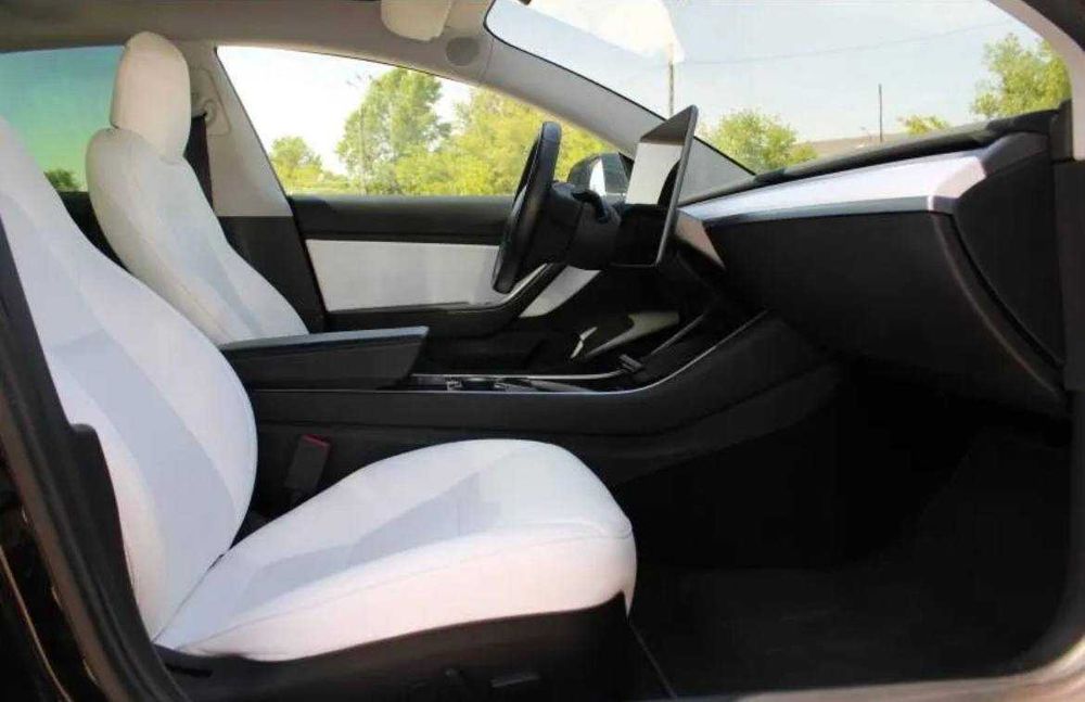 Продаж Tesla model 3 2019