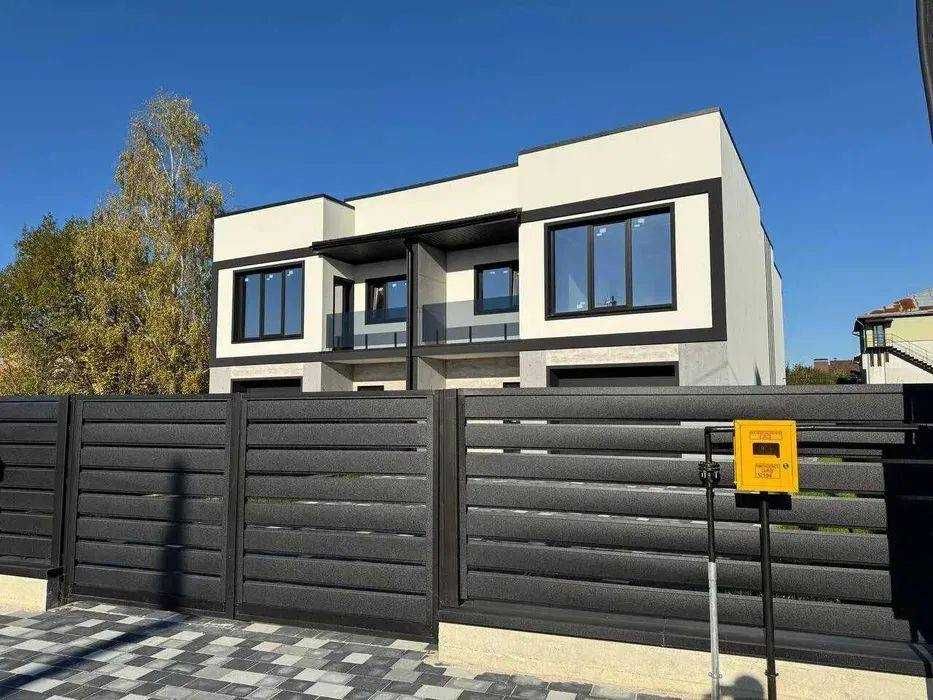Продаж сучасного дуплексу з земельною ділянкою у Крихівцях