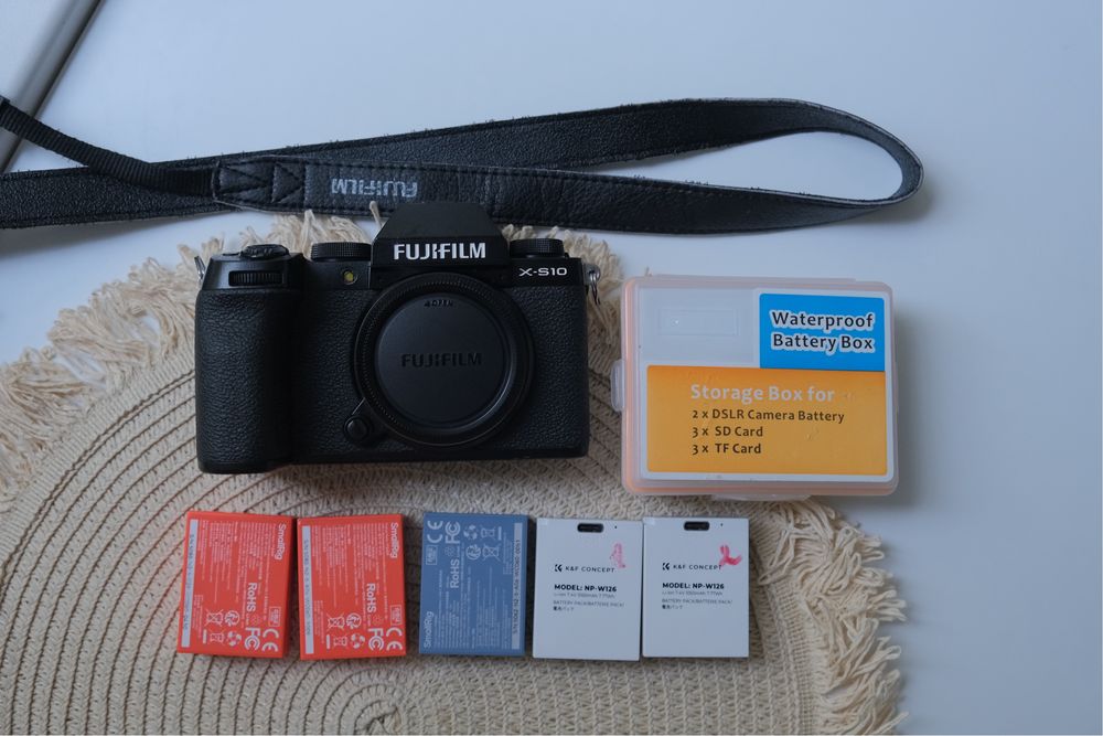 FUJIFILM XS-10 body (+ 5 акумуляторів + кейс)