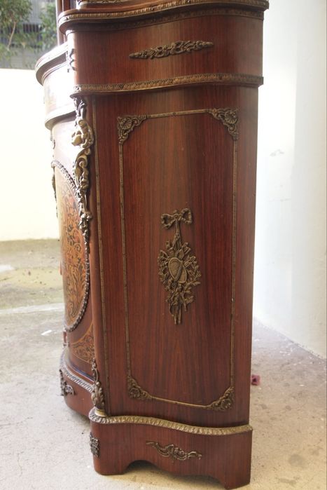 Вітрина в стилі Boulle