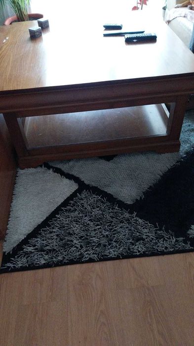 Mesa de sala de madeira