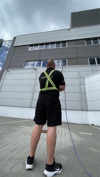 Mycie paneli fotowoltaiki i powierzchni szkalnych itp