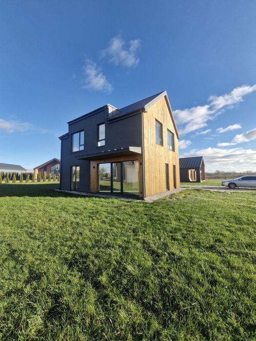 Продам будинок в селі Красилівка  КМ Mulberry