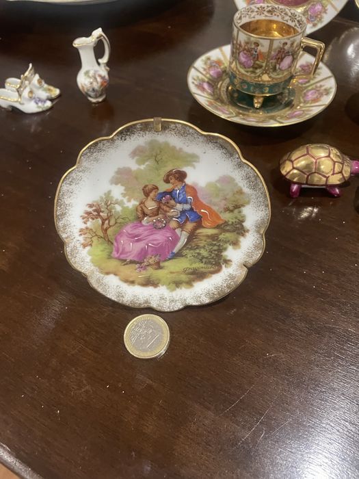 Pratos decorativos de colecao antigos