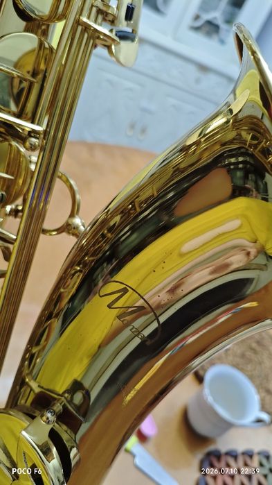 Saxofone tenor com case