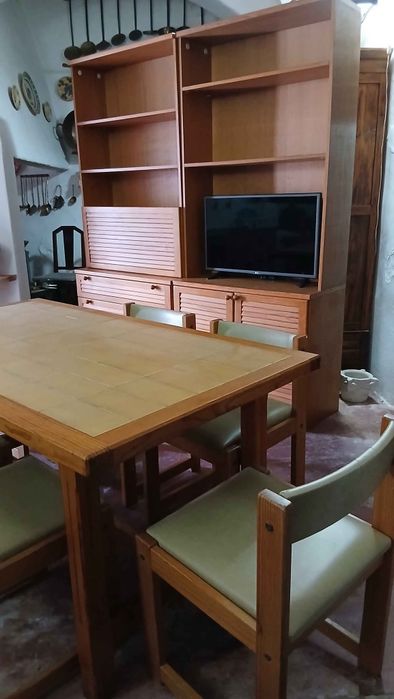 Mesa + cadeiras + móveis