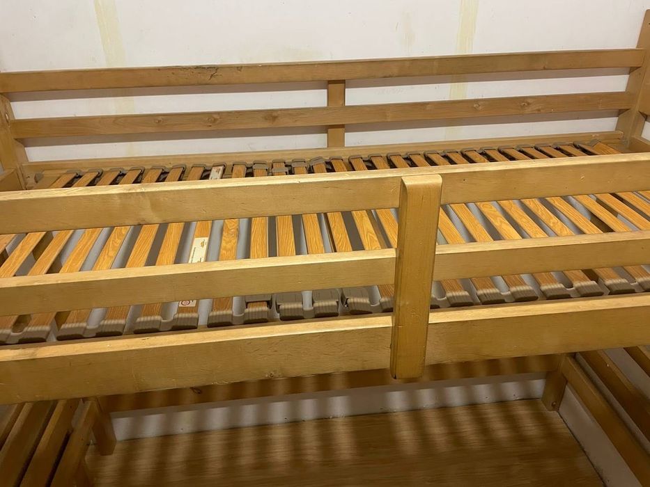 Двоярусне (лофт) ліжко з натурального дерева