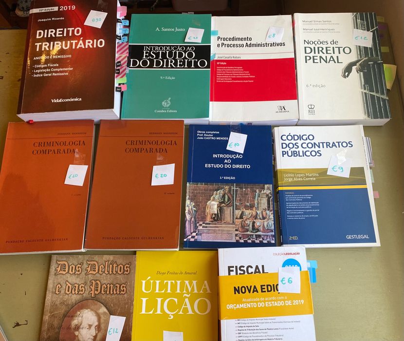 Vendo livros de direito novos