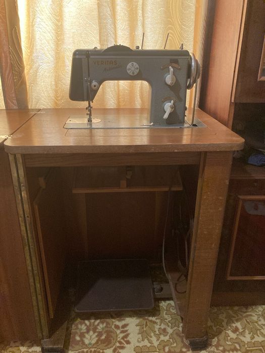 Швейна машинка Веритас