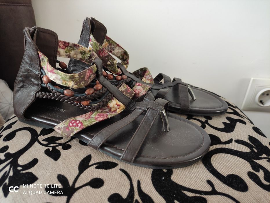 Босоніжки жіночі