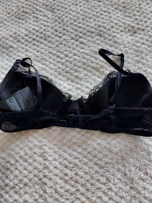 Czarny, koronkowy biustonosz. H&M rozmiar 75B