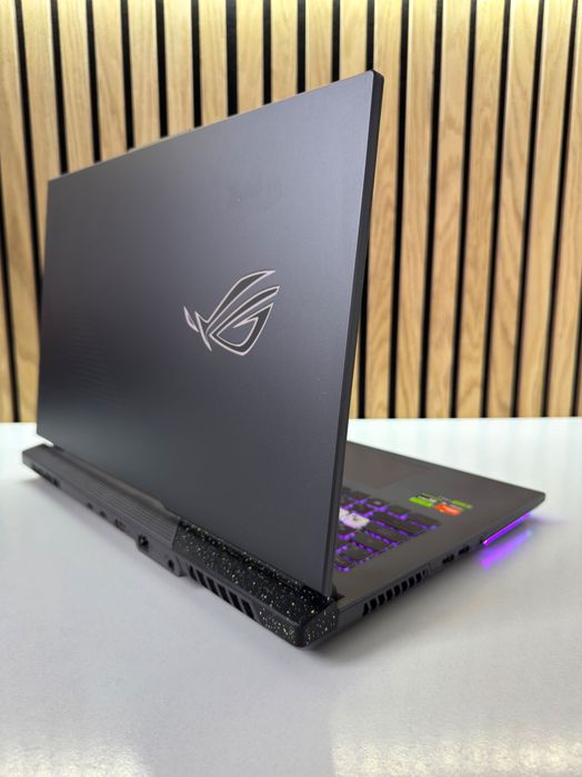 Asus Rog Strix 17.3" 2K 240Hz Ryzen 9 7945HX RTX 4050 6Gb 16 Gb 1 Tb