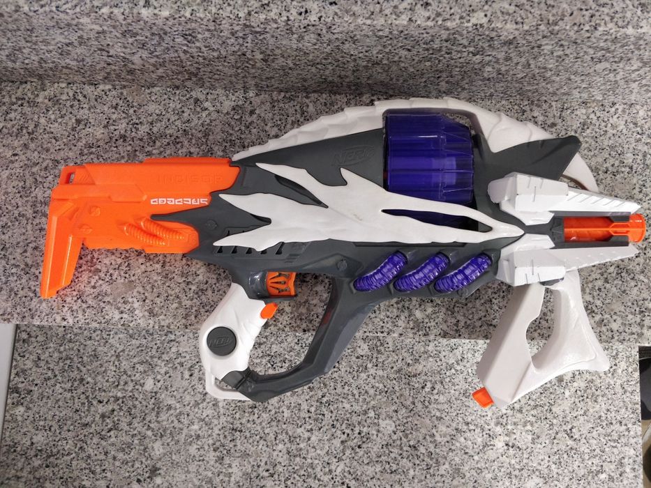 Pistola Nerf Incisor  nova a imitar pistola da guerra das estrelas.