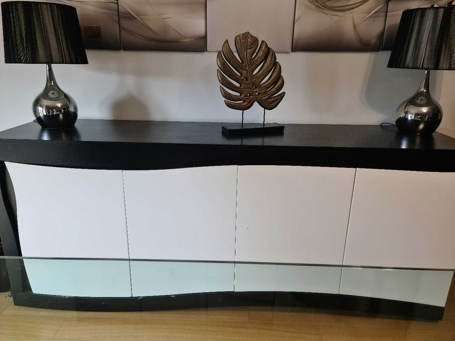 Aparador Preto e Branco - Lacado