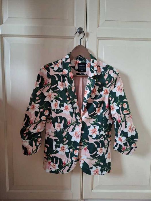 Komplet marynarka + spódniczka w kwiaty rozm xs/s komunia