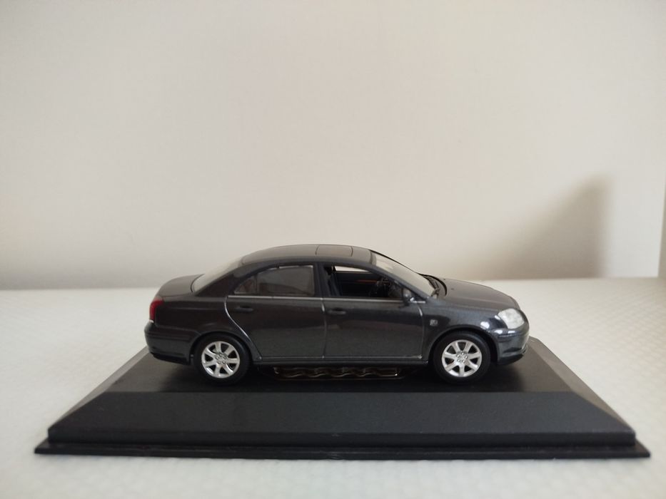 Miniatura Toyota Avensis 1/43 Nova