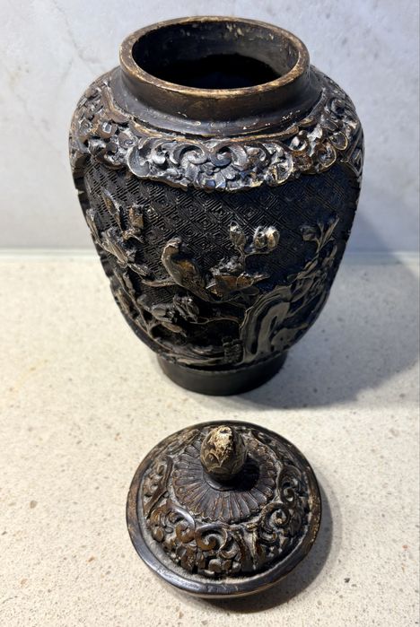 Pote asiático estilo Cinnabar esculpido vintage