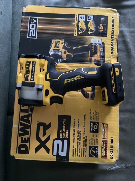 Безщітковий акумуляторний гайковерт Dewalt dcf923