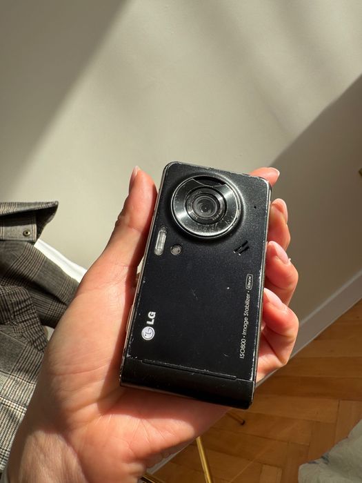 Telefon LG KU990