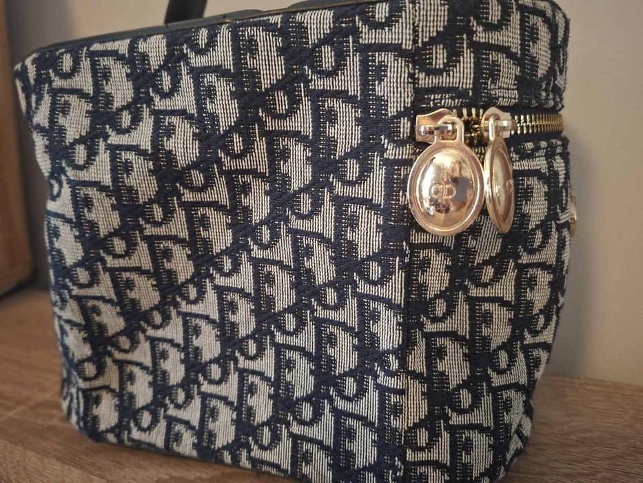 Christian Dior с узором Dior Oblique
