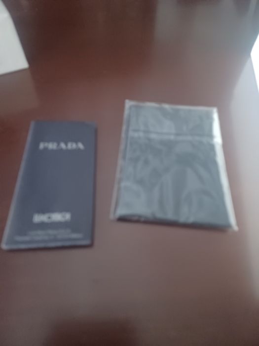 Óculos de sol da Prada nunca usados