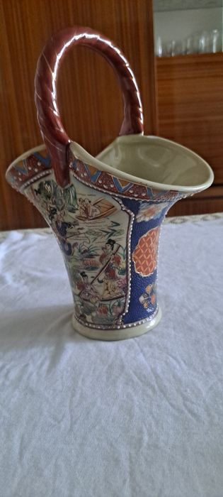 Ładny koszyczek porcelanowy