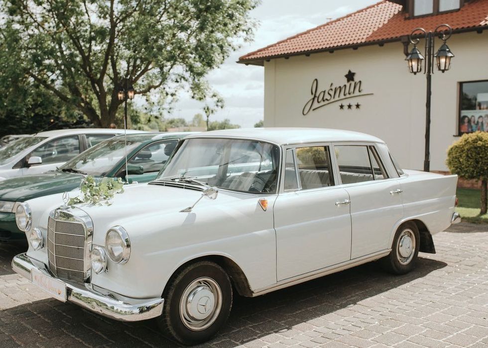 Samochód do ślubu piękny Mercedes Skrzydlak klasyk zabytkowa limuzyna