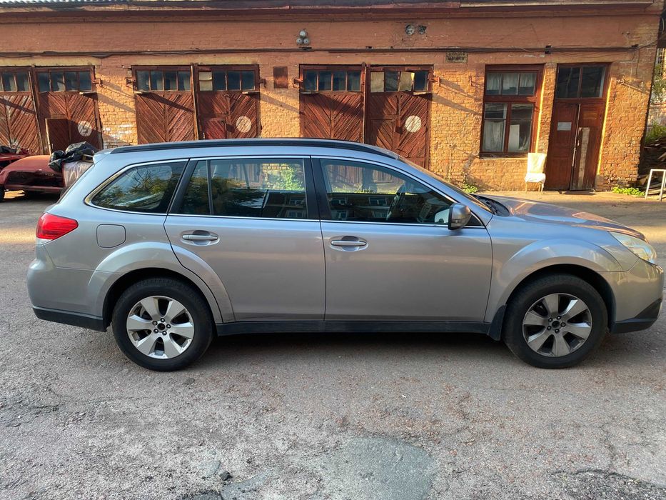 Продам Subaru Outback 2010 2.5. Собственное авто