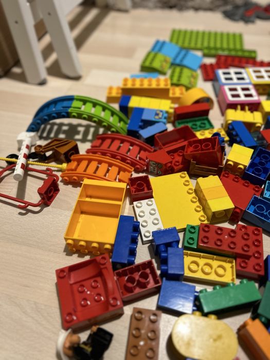 lego duplo elektryczna kolejka pociag samolot sklep straz pozarna zoo