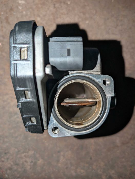 Дросельна заслонка 8200302798 Nissan