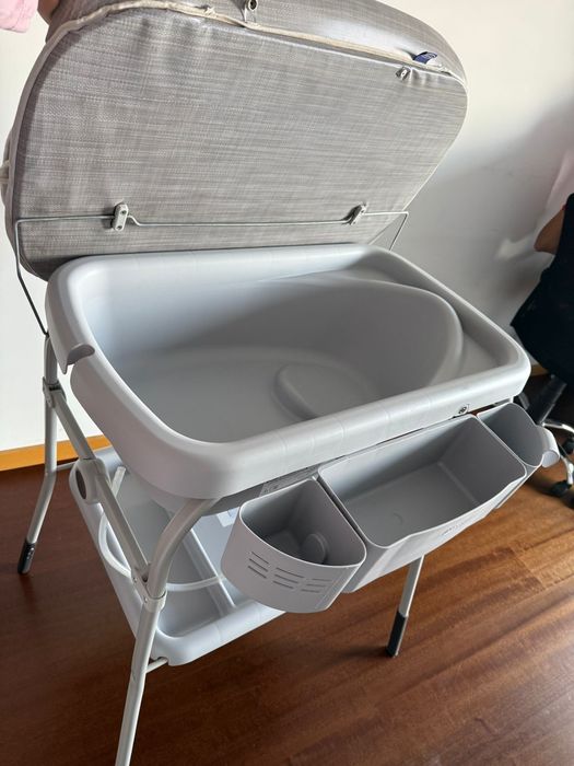 Banheira com fraldario Chicco