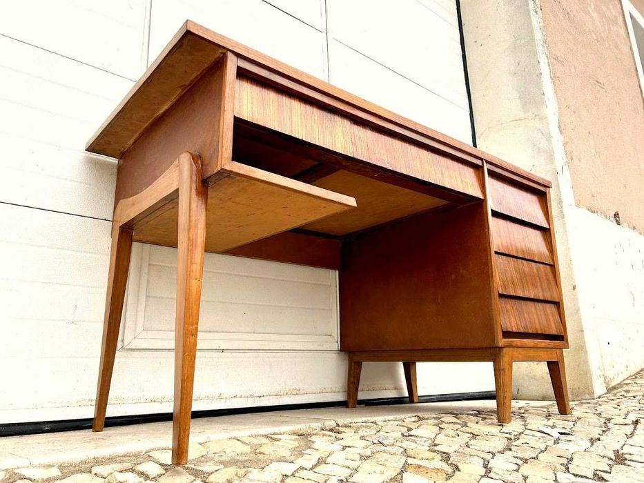 Secretária olaio vintage +143,5comp x71prof x 82alt.